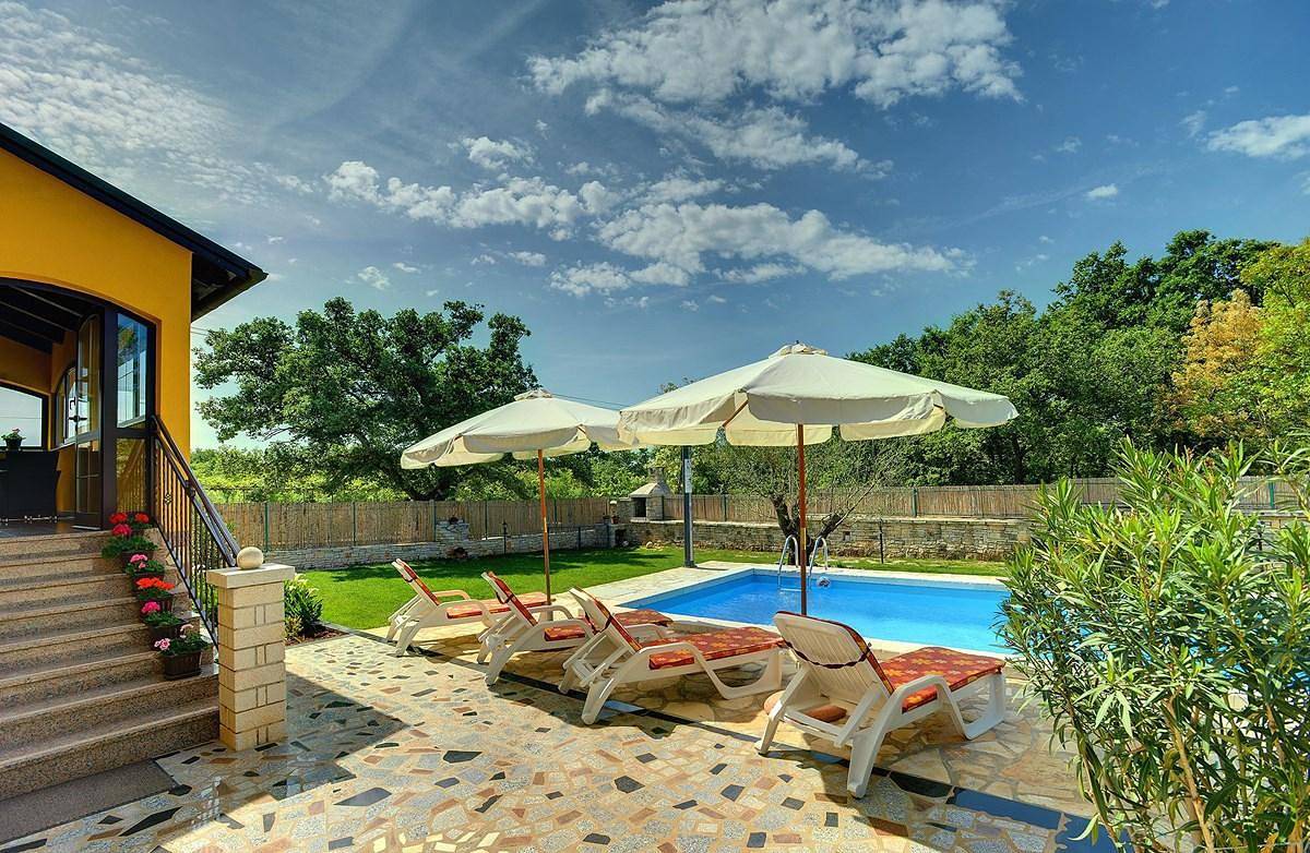 Ferienhaus mit Privatpool für 8 Personen ca. 100 qm in Juršići, Istrien (Binnenland von Istrien) in Jursici, Zentralistrien