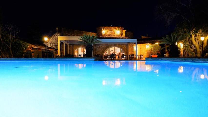 Hôtel pour 2 personnes, avec bassin pour enfant ainsi que jardin et piscine à Cabrières (Gard) - 2