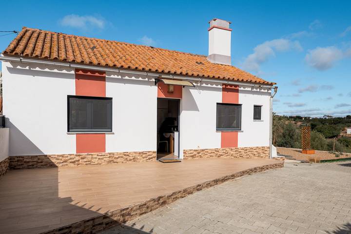 Maison de vacances 'Casa Olival De Mares - Alentejo' avec vue montagne, Wi-Fi et climatisation in Santiago Maior, District de Évora