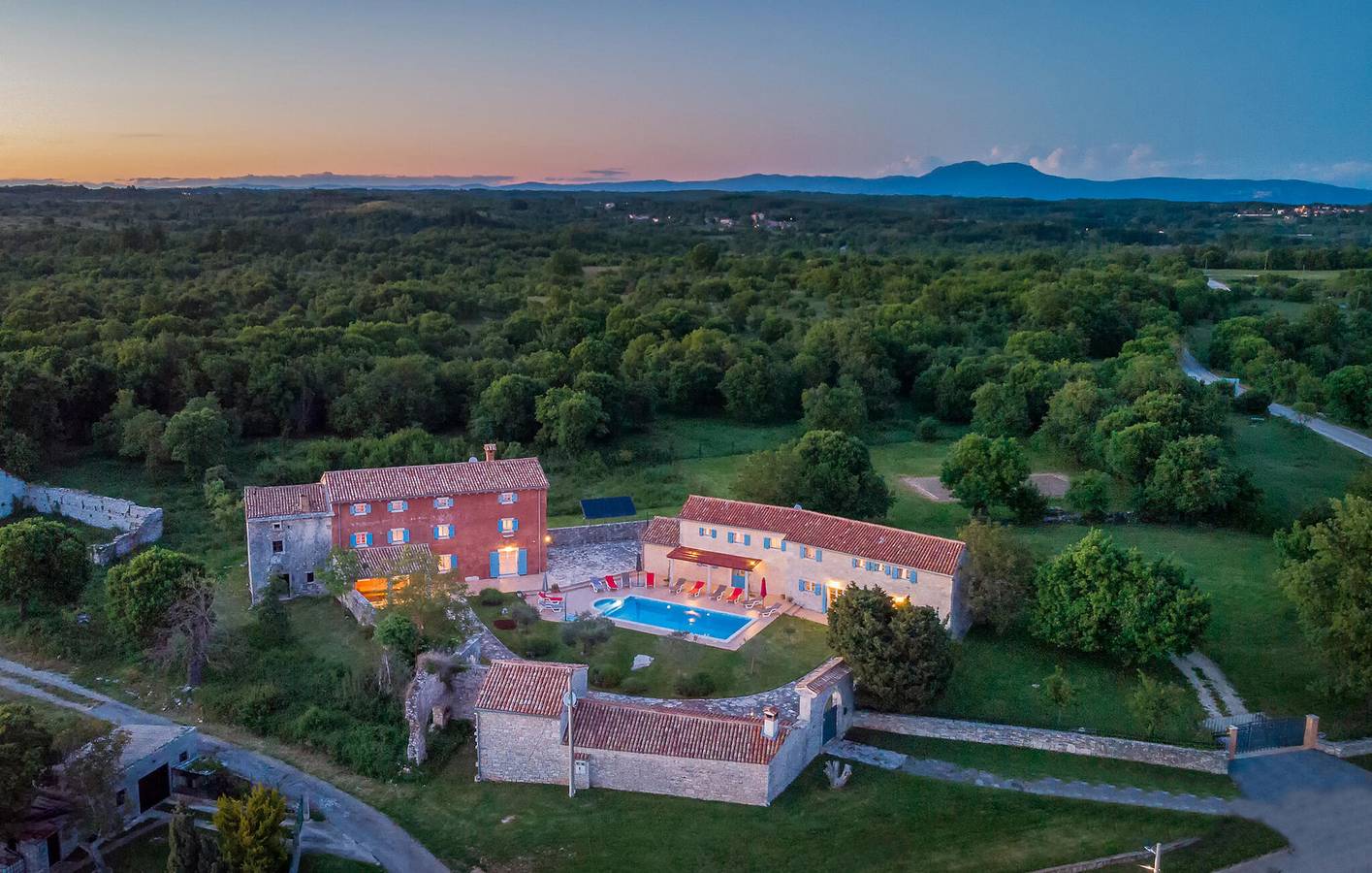 Charmantes Apartment mit Pool, WLAN und Terrasse in der Nähe des Stadtzentrums in Barban, Südküste Istrien