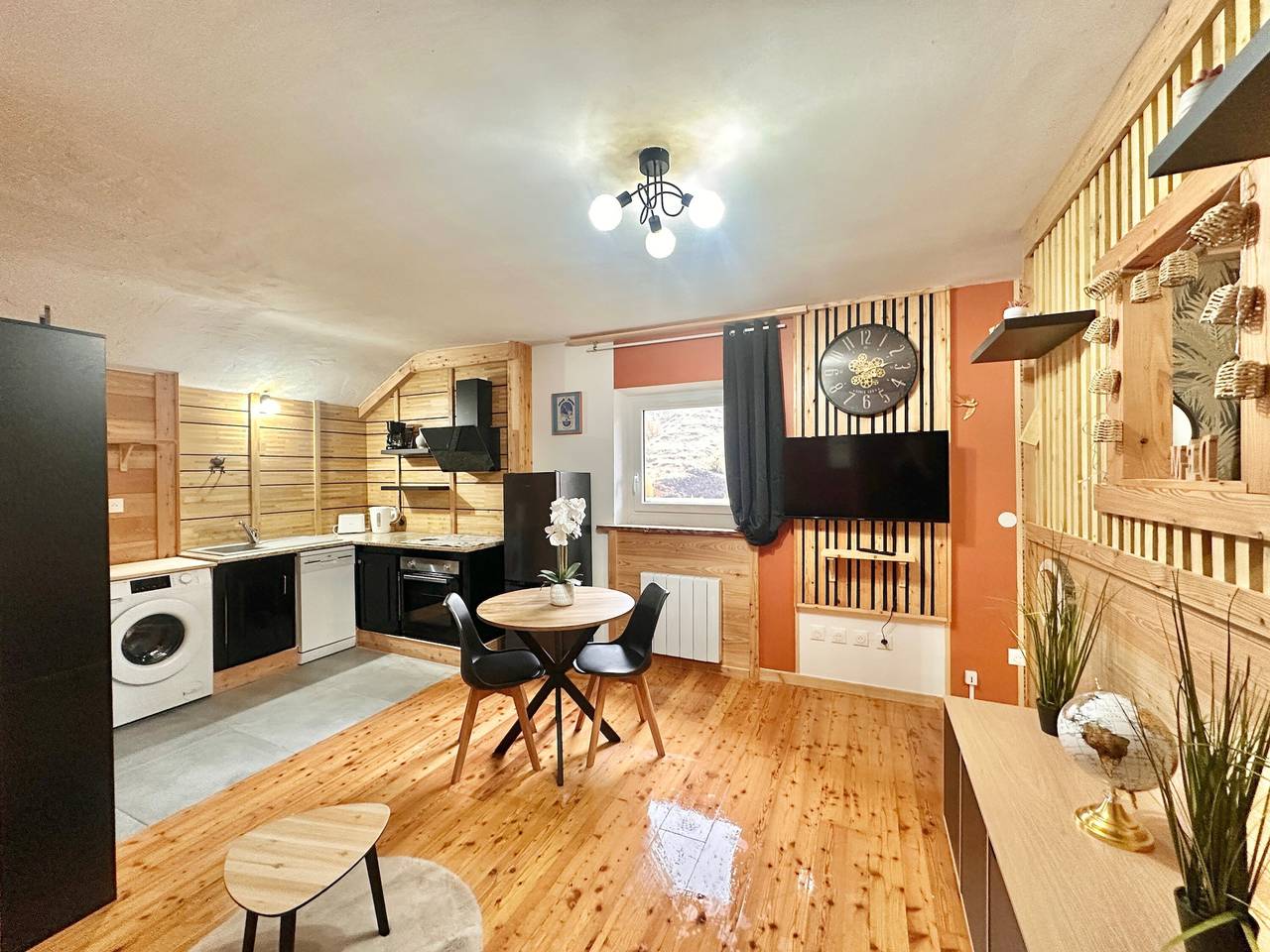 Ganze Wohnung, Appartement „Petite Ours“ mit Bergblick, Gemeinschaftsgarten und Wlan in Abriès-Ristolas, Queyras