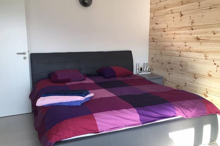 Entire apartment, Independent studio with terrace and magnificent view on the mountains in Estavannens, Bas-Intyamon