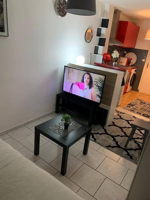 Appartement entier, One-Bedroom Apartment in Morangis, Essonne