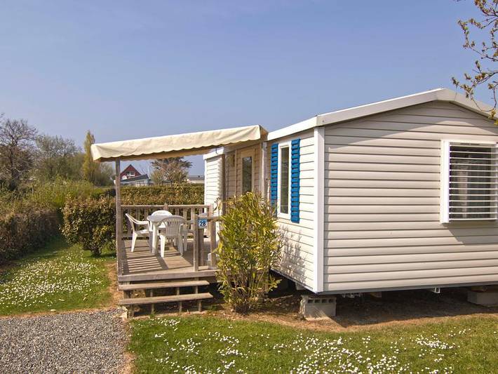 Flower Camping le Mat - Mobilheim 4 personen - Mobilheim Confort 27m² - 2 Schlafzimmer - überdachte Terrasse 4 Pers. in Trévou-Tréguignec, Rosa Granitküste