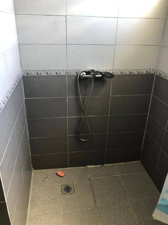 Location de vacances pour 8 personnes, avec vue et vue sur le lac ainsi que terrasse et jardin dans La Mare à Joncs - 3