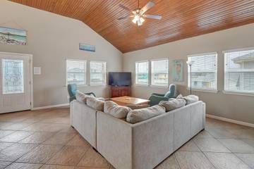 Vacation Rental for 14 Guests in Port Aransas, Mustang Island, Picture 3