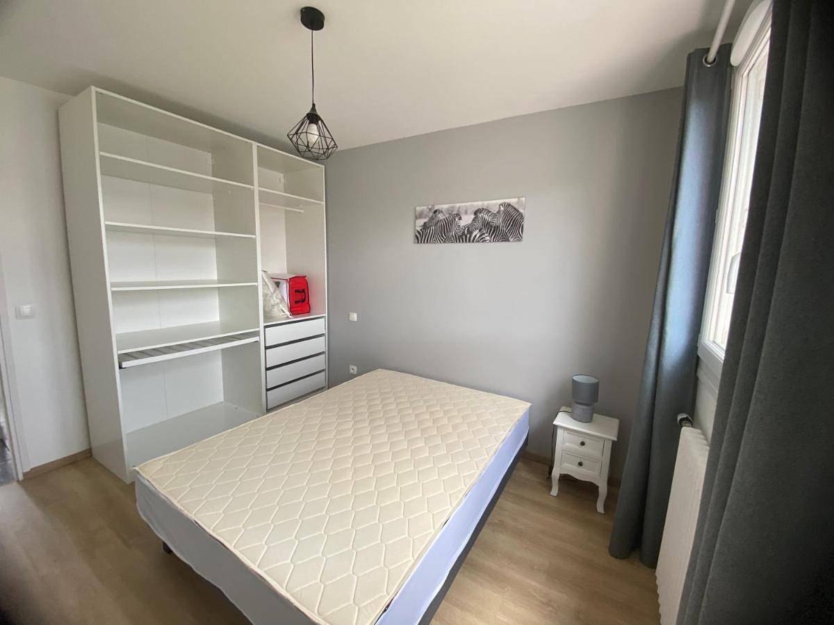 Appartement entier, Bel appartement 2 chambres, proche centre ville - parking in Vals-près-le-Puy, Haute-Loire