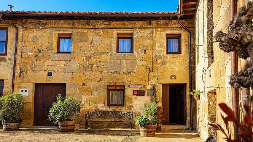 Holiday Home 'La Casa Del Ayer' with Mountain View in Ábalos, La Rioja Province