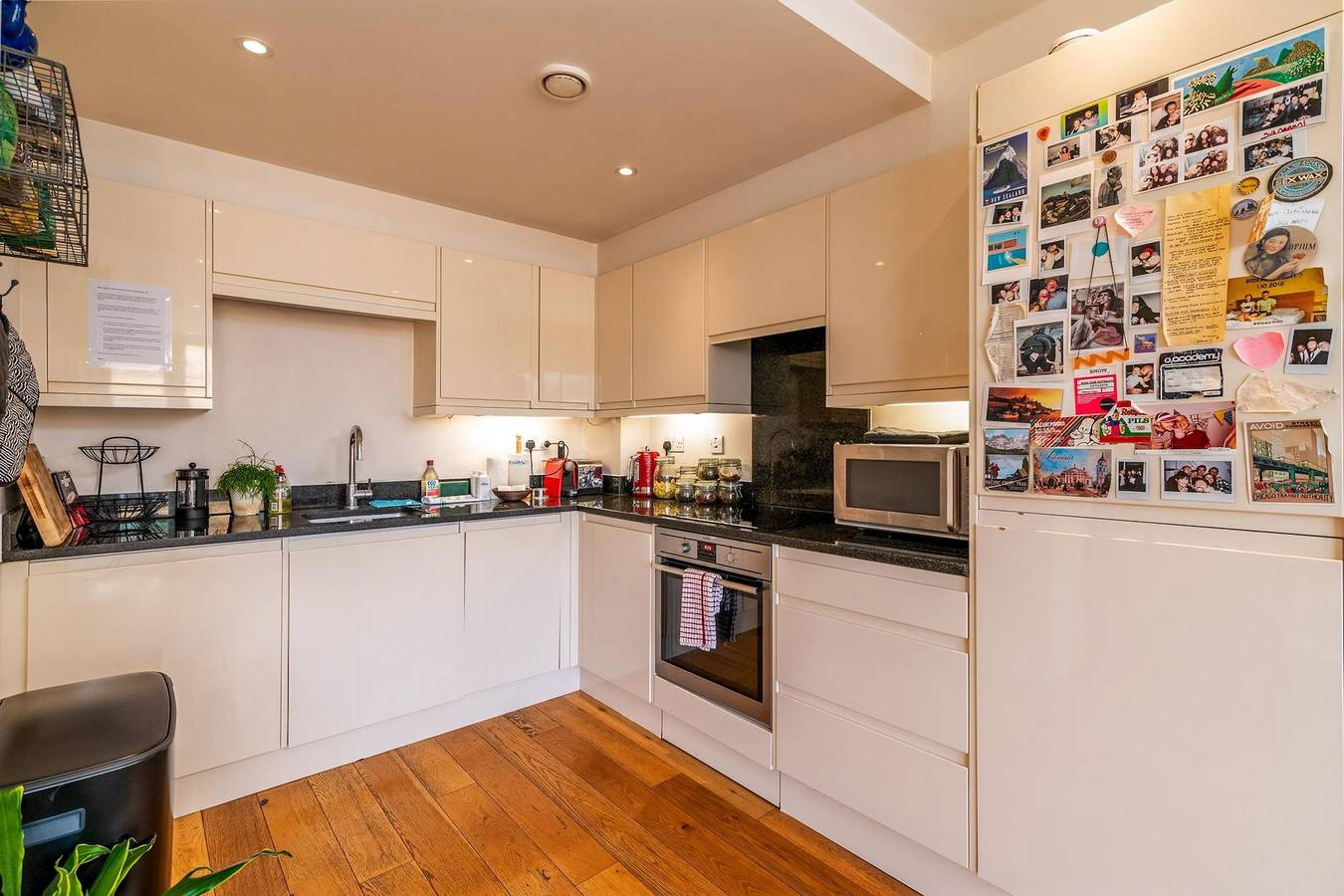 Entire apartment, Kra - Bright & Spacious Battersea Flat in Wandsworth, London
