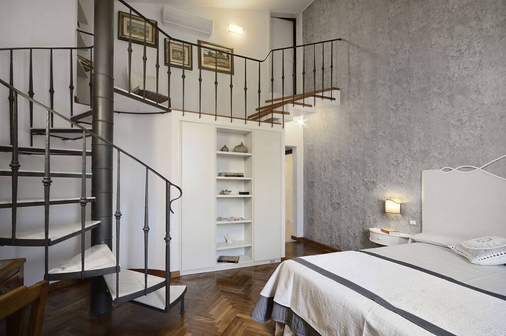 Superior Settimo Cielo with A/C and Private Bathroom in Villa le Facezie B&B in Terranuova Bracciolini, Valdarno