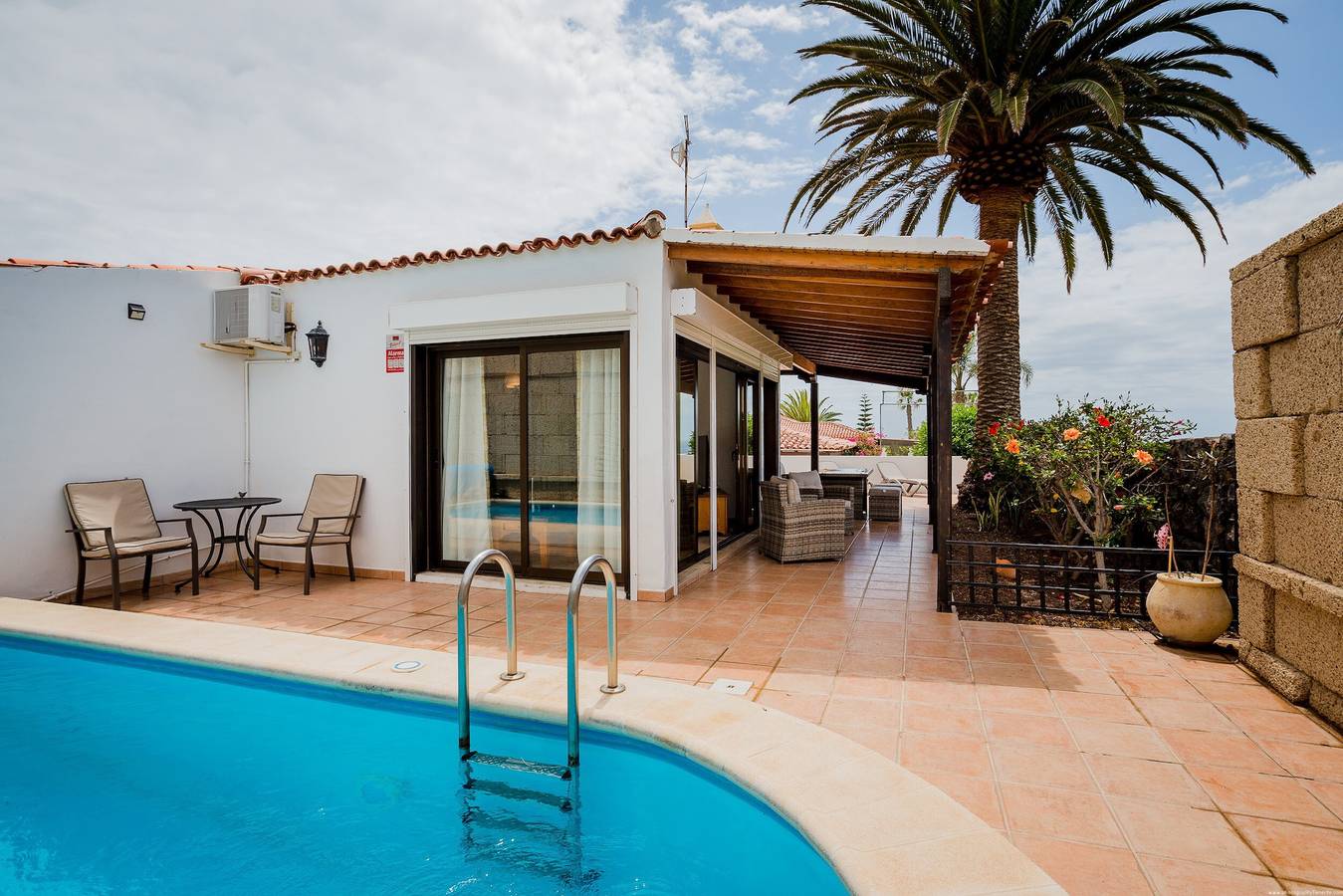 Villa "Palm" Sea View, Heated Pool & Wi-Fi in Amarilla Golf, South Tenerife