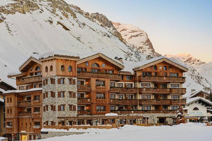 Hôtel pour 8 personnes, avec Balcon et Terrasse ainsi que Jacuzzi et Bassin pour enfant