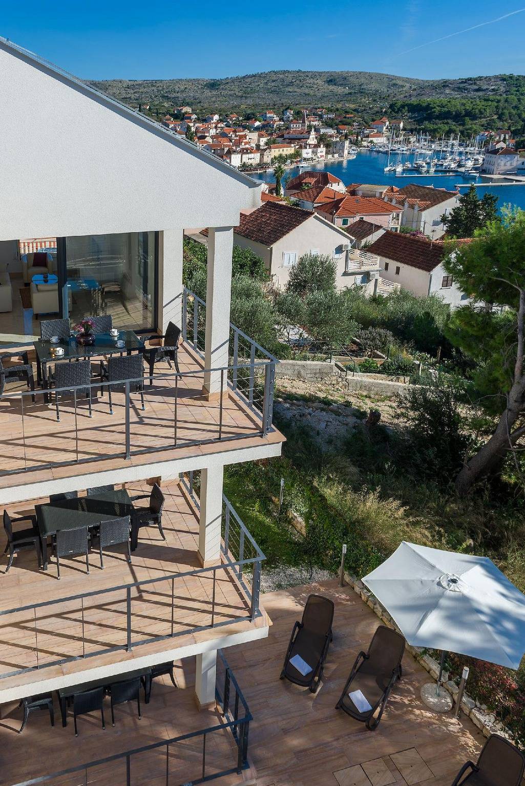 Ganze Ferienwohnung, Best Island Vacation - Two bedroom apartment with terrace with sea view and shared pool in Milna, Brac