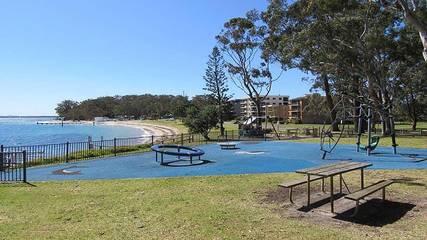 Holiday Apartment for 4 People in Nelson Bay, Hunter Valley, Photo 2