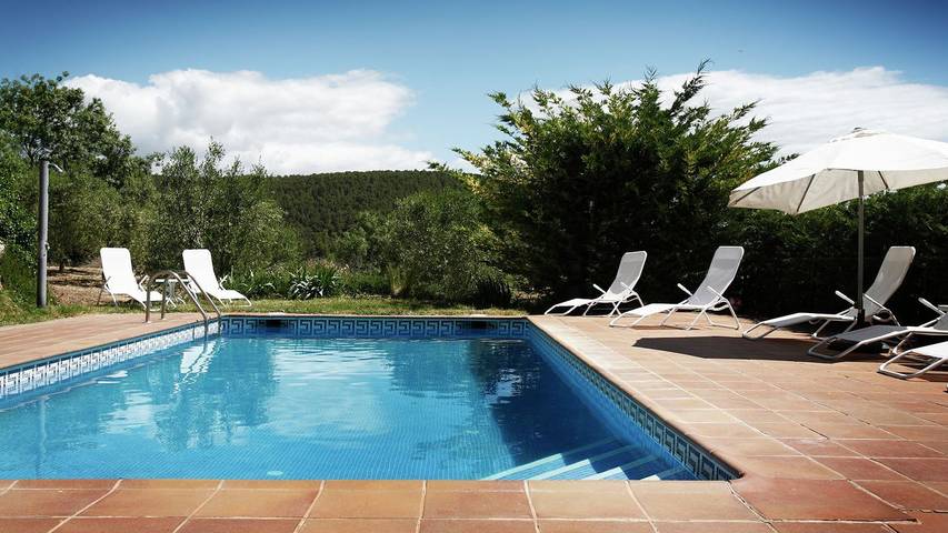 Apartamento para 12 personas, con jardín y piscina en La Llacuna