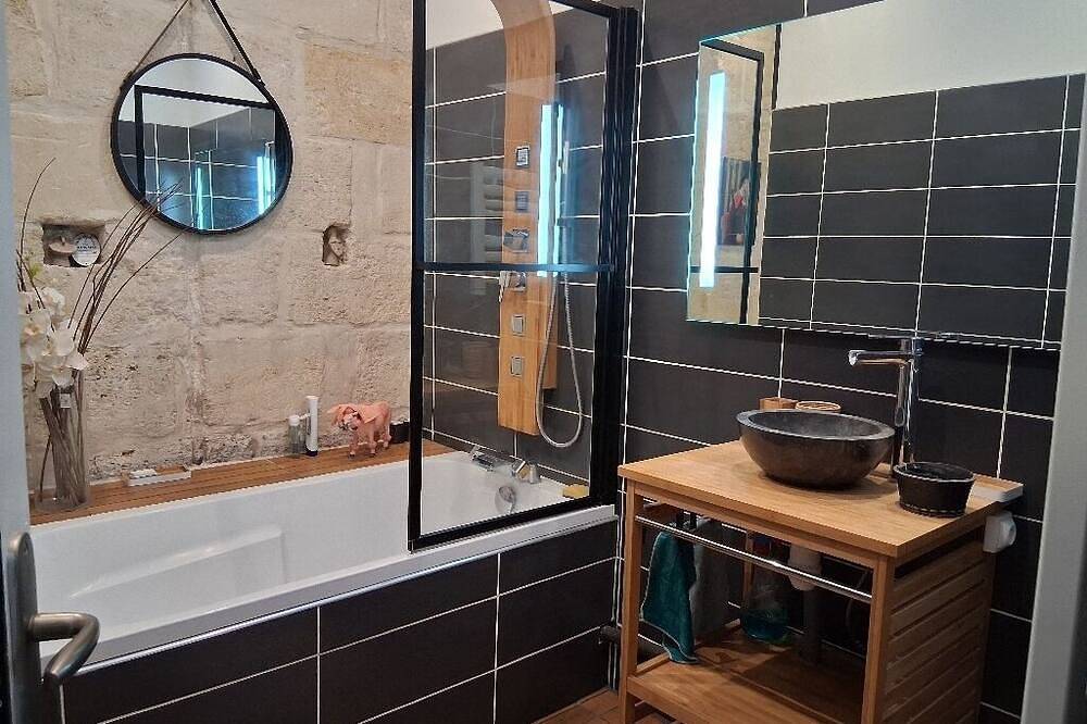 Charming 2-bedroom house in tranquil Le Bouscat with Wifi in Le Bouscat, Bordeaux region