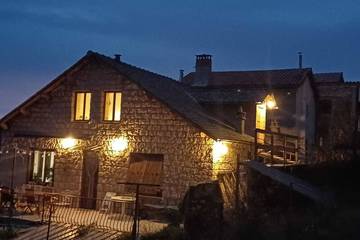 Gîte pour 4 personnes, avec terrasse et jardin dans Via ferrata de Liaucous