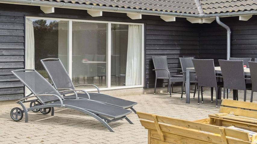 Ferienhaus für 15 Personen, mit Sauna und Whirlpool sowie Garten und Pool in Ahl Strand - 2