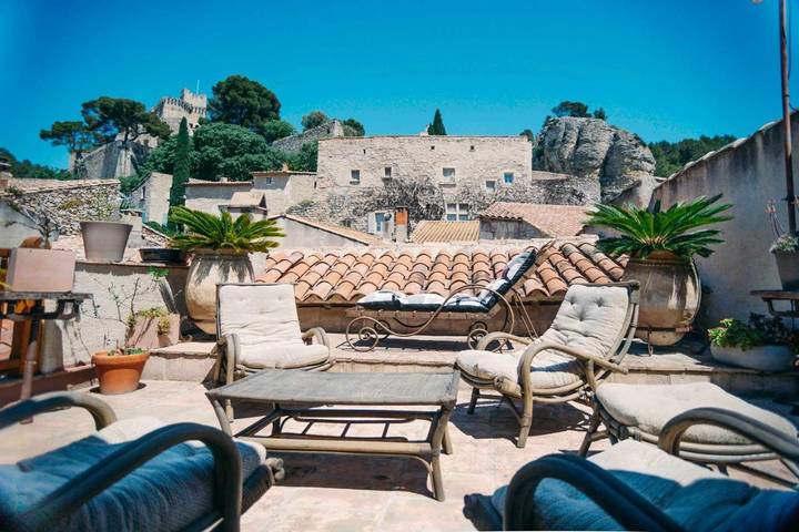 Gîte pour 2 personnes, avec Terrasse ainsi que Jardin et Piscine à Boulbon