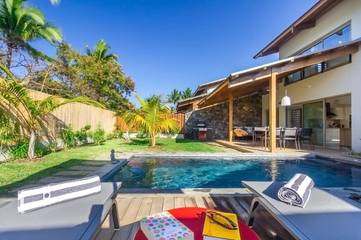 Villa pour 6 personnes, avec jardin ainsi que piscine et jacuzzi dans Saint-Gilles les Bains