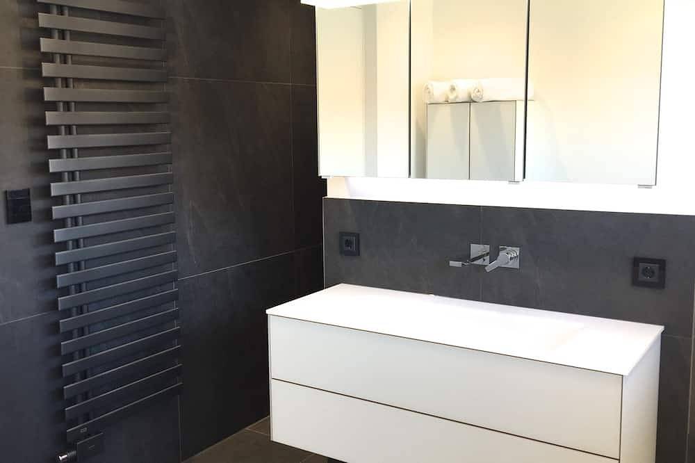 Ganze Wohnung, Exclusive Designer - Ferienwohnung Black White 124 m² in Raubling, Bayerische Alpen