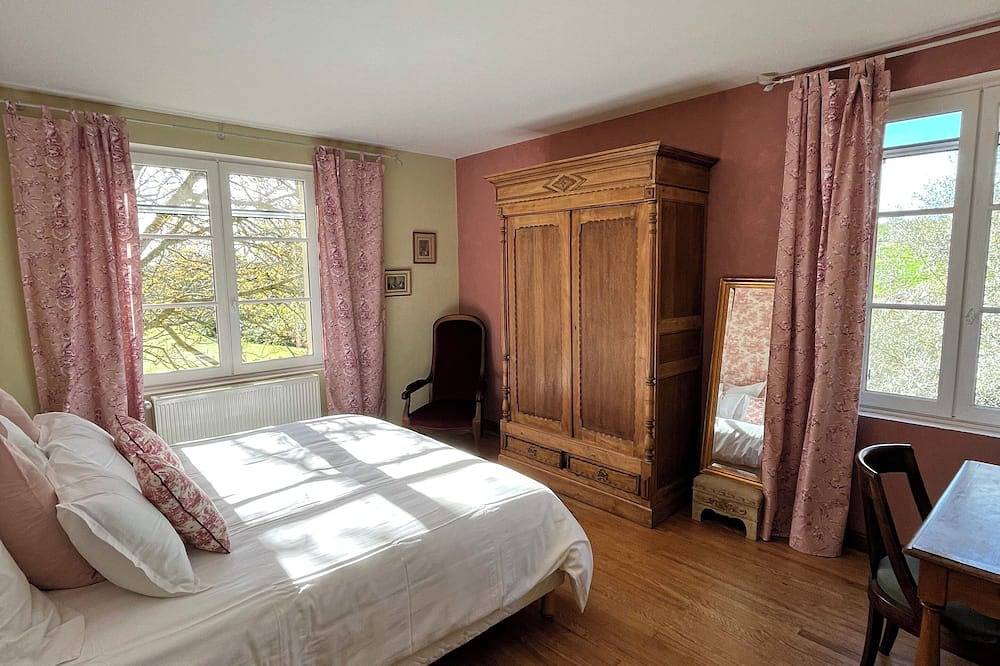 Peaceful charming cottage in the heart of the Gers countryside in Gondrin, Gers