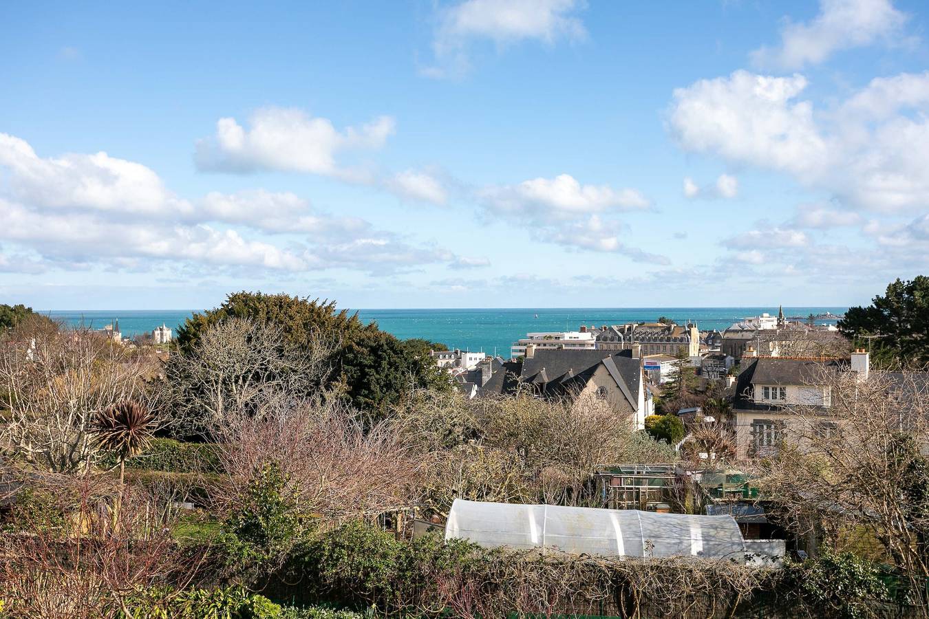 Studio 'Fusains 5 Petit-déjeuner Vue Mer' mit Meerblick, Gemeinschaftsgarten und Wi-Fi in Saint-Quay-Portrieux, Côte de Goëlo