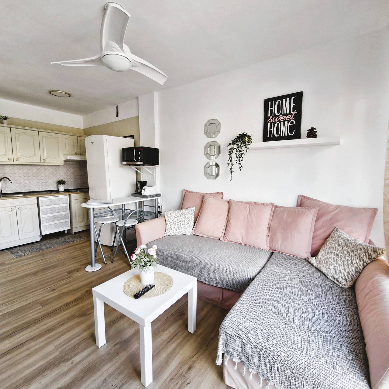 Entire apartment, Frist beach linea to the beach with pool and free Wifi in Puerto de Santiago, Santiago del Teide