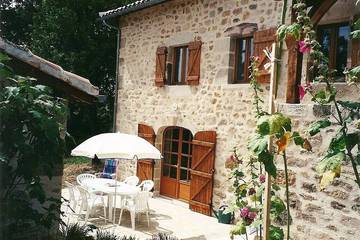 Location de vacances pour 6 personnes, avec terrasse et jardin à Figeac