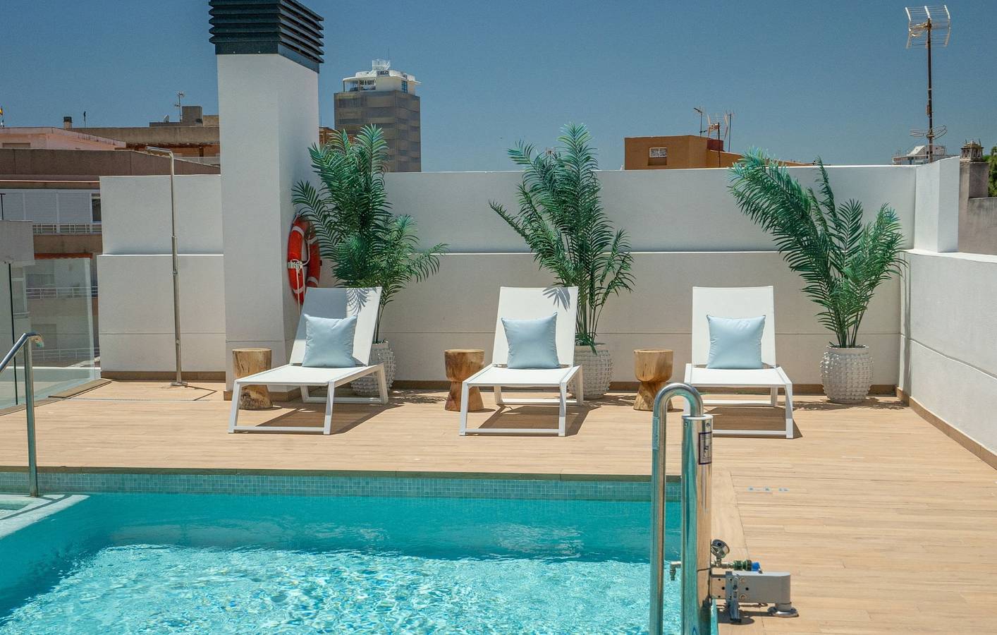 Appartement entier, Appartement en bord de mer avec piscine et WiFi - La Rada 200m in Playa de la Rada, Estepona