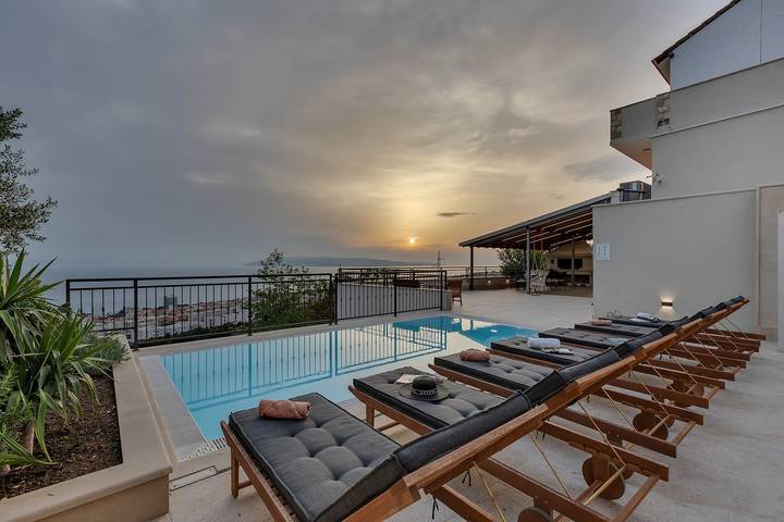 Ferienhaus für 7 Personen, mit Meerblick und Balkon/Terrasse sowie Garten und Pool in Makarska - 3