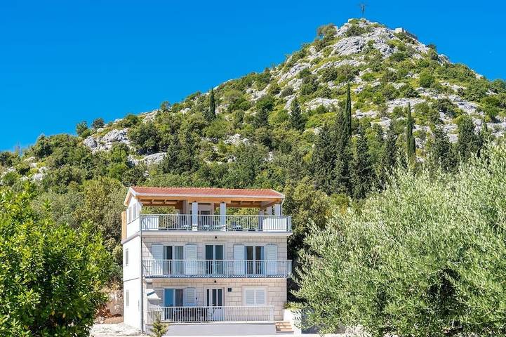 Ferienhaus für 8 Personen, mit Balkon und Whirlpool