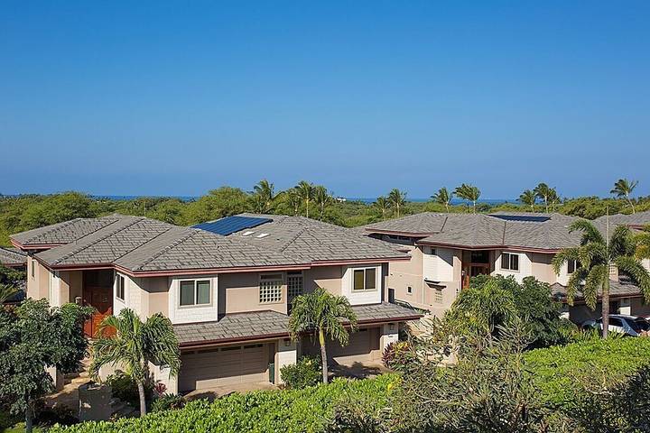 Vacation rental for 8 people, with balcony and hot tub as well as pool and yard in Waikoloa