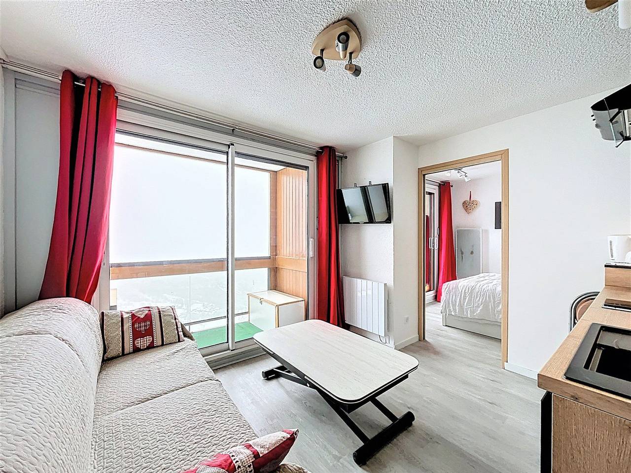 Appartement entier, Appartement pied des pistes avec double balcons et Wifi in Le Corbier, Villarembert