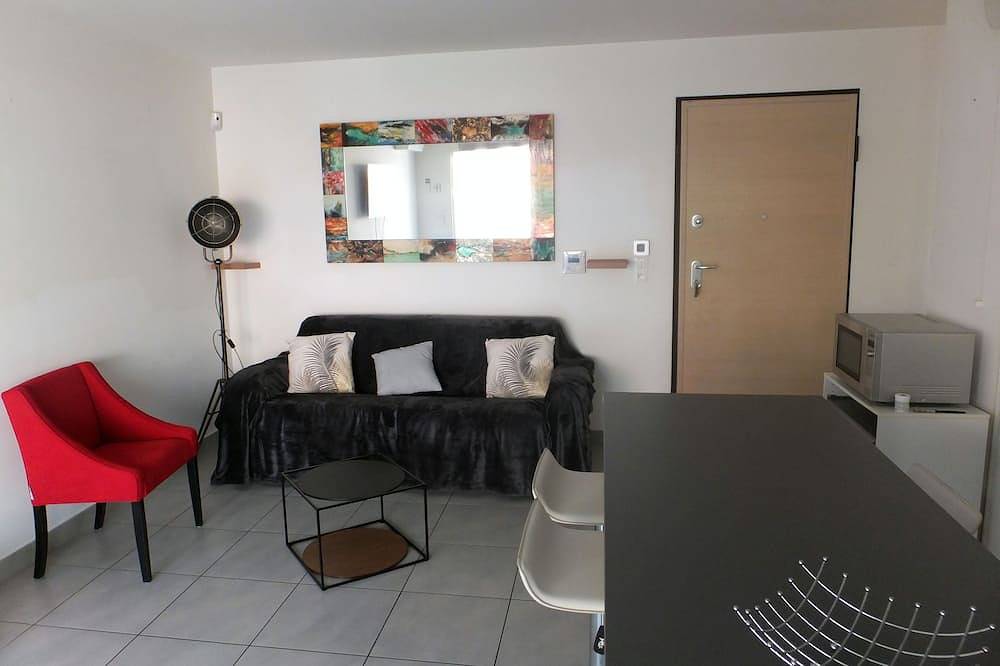 Apartamento entero, T2 near beaches, center, port and amenities. Large terrace. in Calvi, Region de Calvi