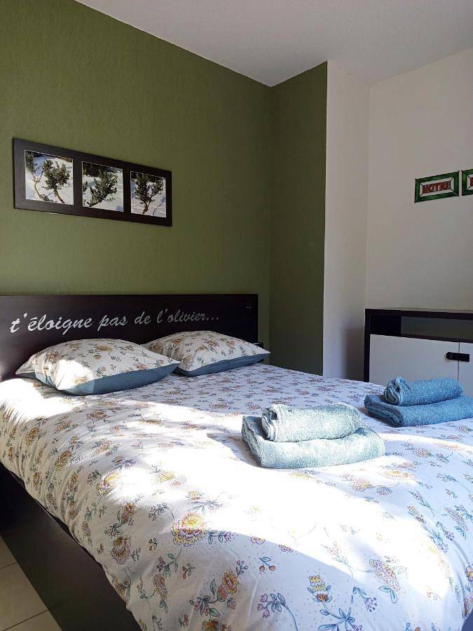 Gîte pour 6 personnes, avec vue et bassin pour enfant ainsi que jardin et piscine à Azille - 2