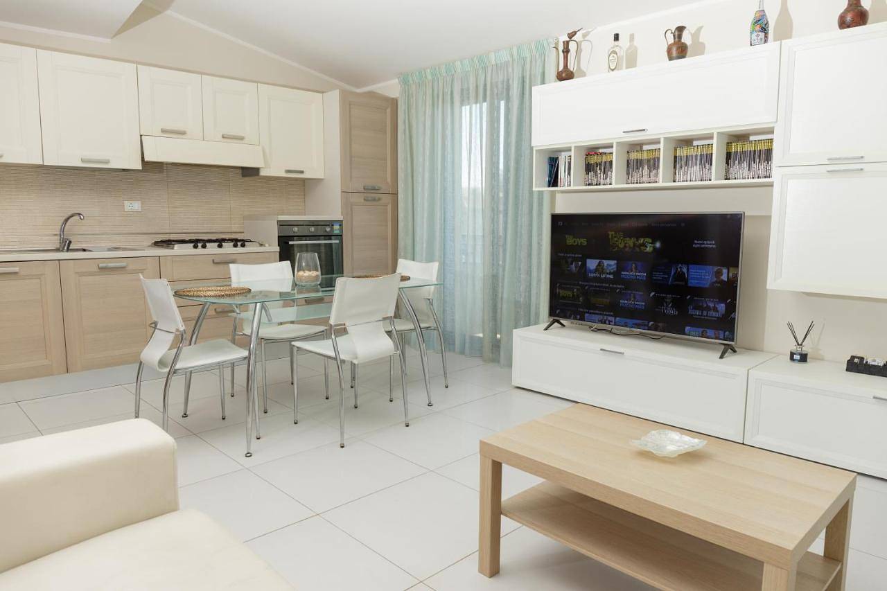 Geheel appartement, Apartment with Sea View in Petacciato, Adriatische Kust Molise
