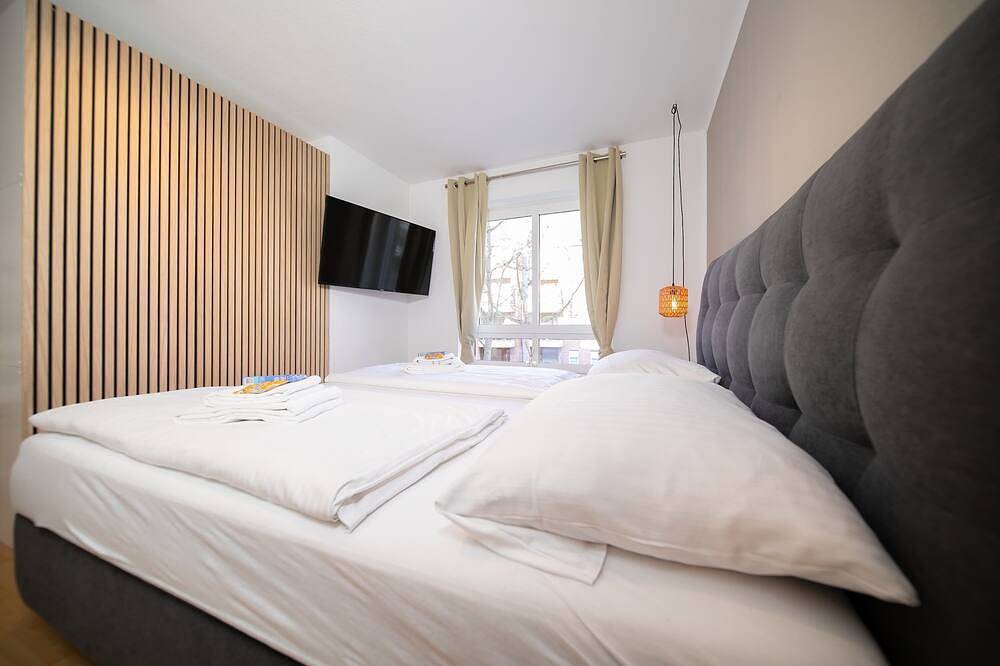 Entire apartment, Favorite Stays: Studiom w/ Balcony | Kitchen | Trade Fair in Neuss, Düsseldorf region