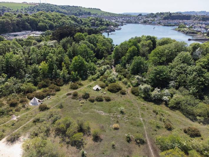 Camping pour 4 personnes, avec vue sur le lac ainsi que jardin et vue