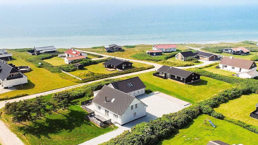 Ferienhaus für 15 Personen, mit Sauna und Whirlpool sowie Terrasse, mit Haustier in Løkken