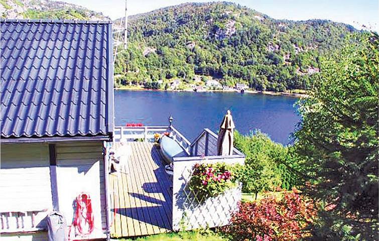 Ferienhaus für 6 Personen mit Terrasse in Lyngdal