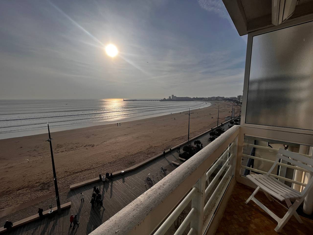 Entire studio, Beachfront Studio with Balcony & Garage in Les Sables-d'Olonne, Vendée