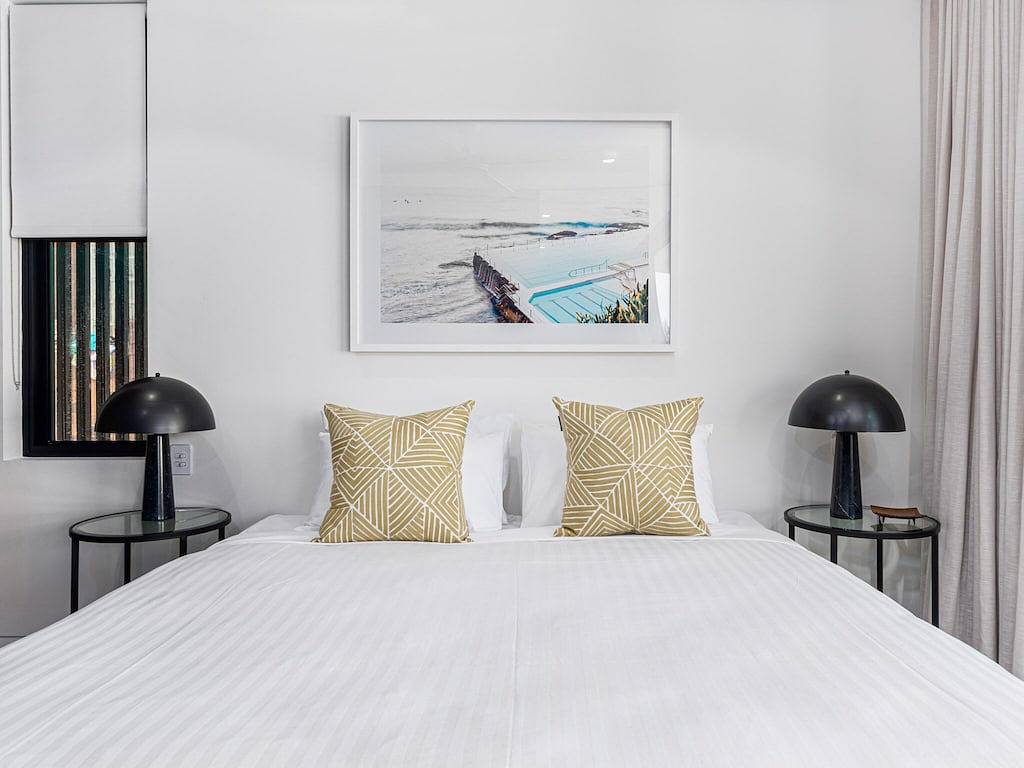 Ganze Wohnung, The Arden 5 Coogee. New Spacious Quiet Balcony Apartment, Meters to Beach in Sydney, New South Wales