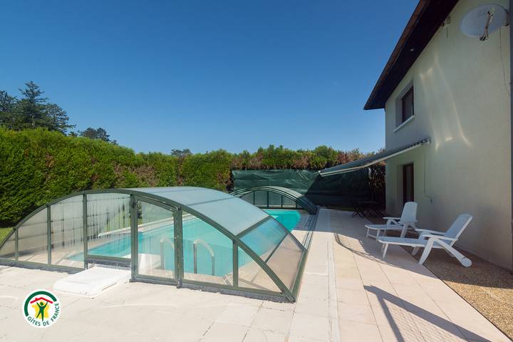 Gîte pour 4 personnes, avec Terrasse ainsi que Jardin et Piscine dans l' Isère - 4