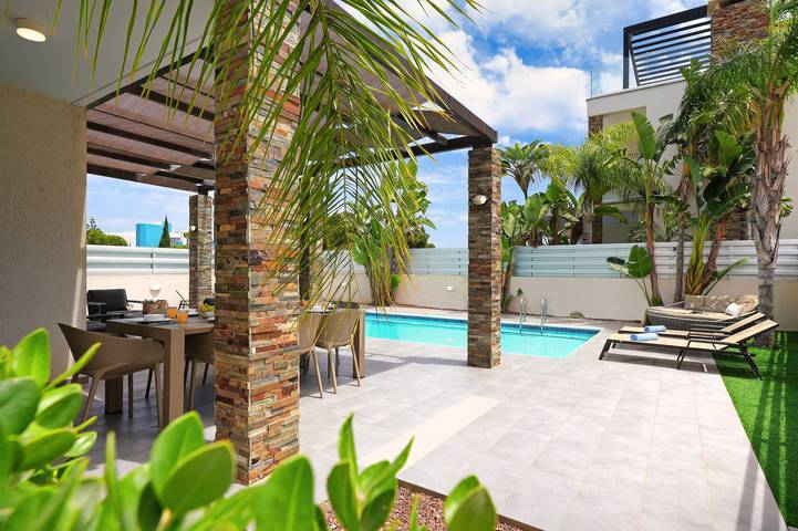 Villa für 8 Personen, mit Garten und Pool sowie Balkon auf Zypern - 4