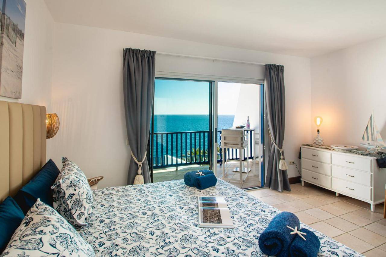 Frontline Villa 25, Modern Coastal Design with Amazing Views in Puerto Calero, Yaiza