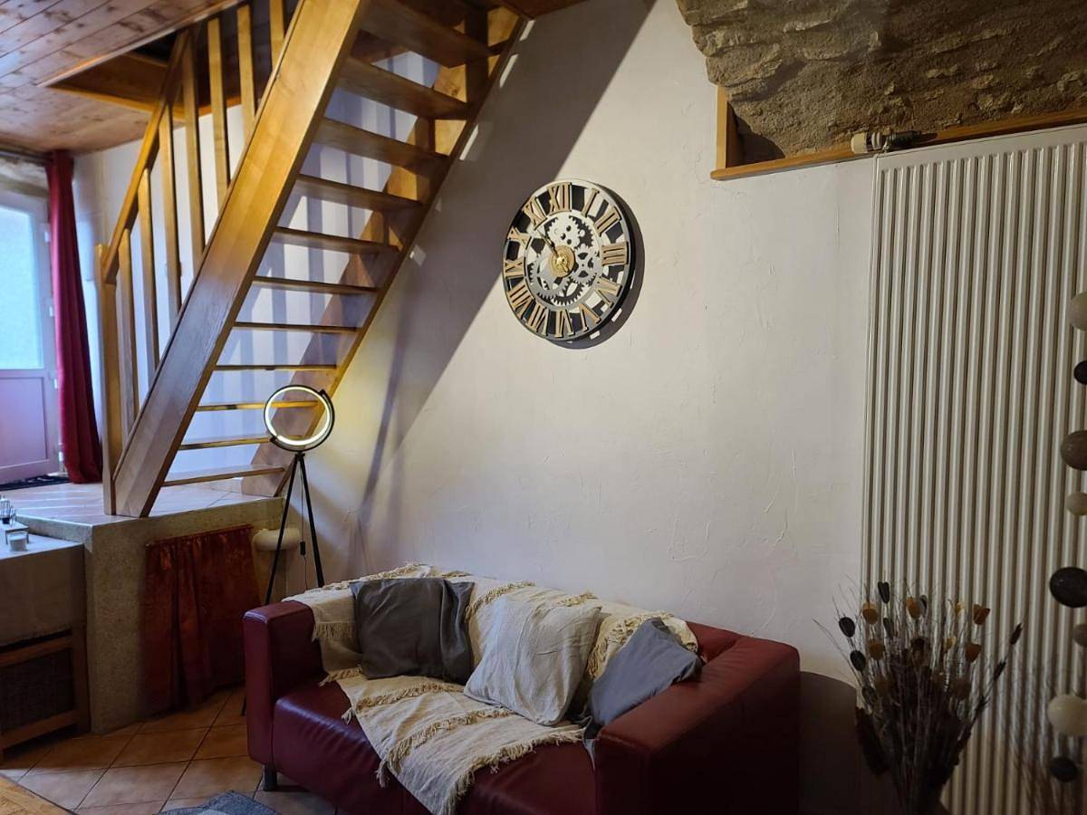 Two-Bedroom House in Saint-Maurice (Puy-de-Dôme), Parc Naturel Régional Livradois-Forez