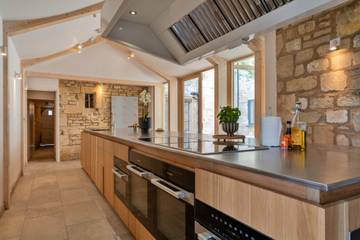 Glamping for 24 People in Stroud, The Cotswolds, Photo 3