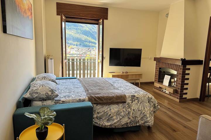 Appartamento intero, Casa vacanze Alpenblick, la più vicina al Bernina Express in Tirano (borgo), Tirano
