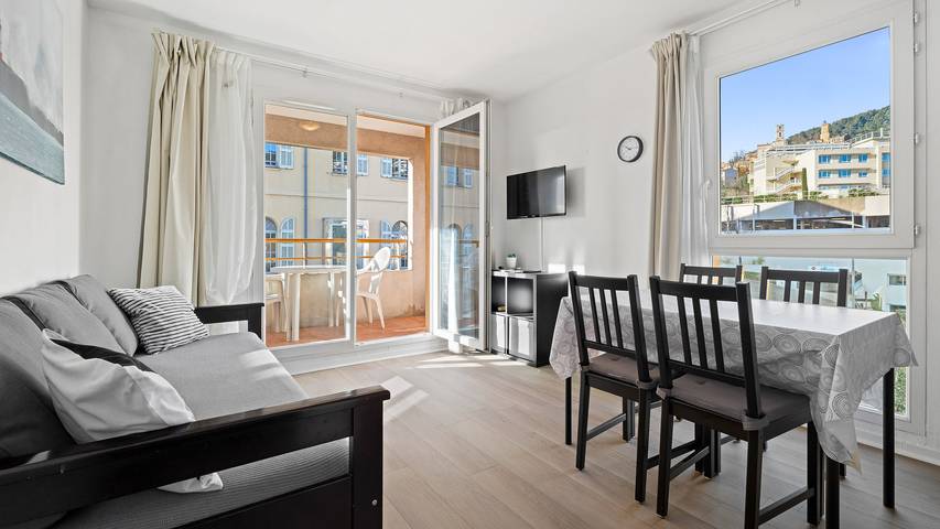 Ferienwohnung für 4 Personen, mit Pool und Balkon - 1